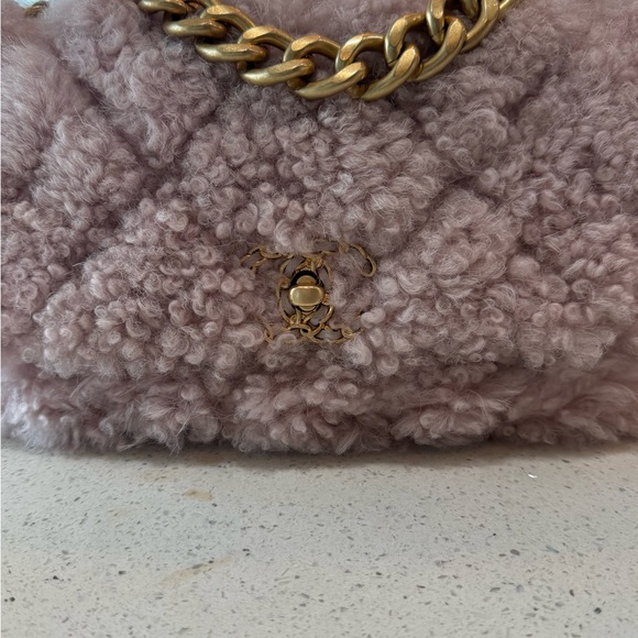 Chanel 19 Shearling Sheepskin light pink - Picture 3 of 11